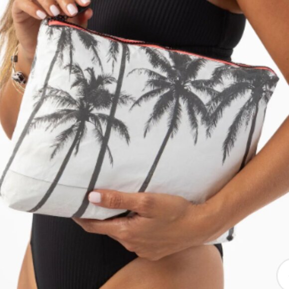 Aloha Collection Mid Pouch Kalapana by Samudra  NWT - Picture 2 of 4